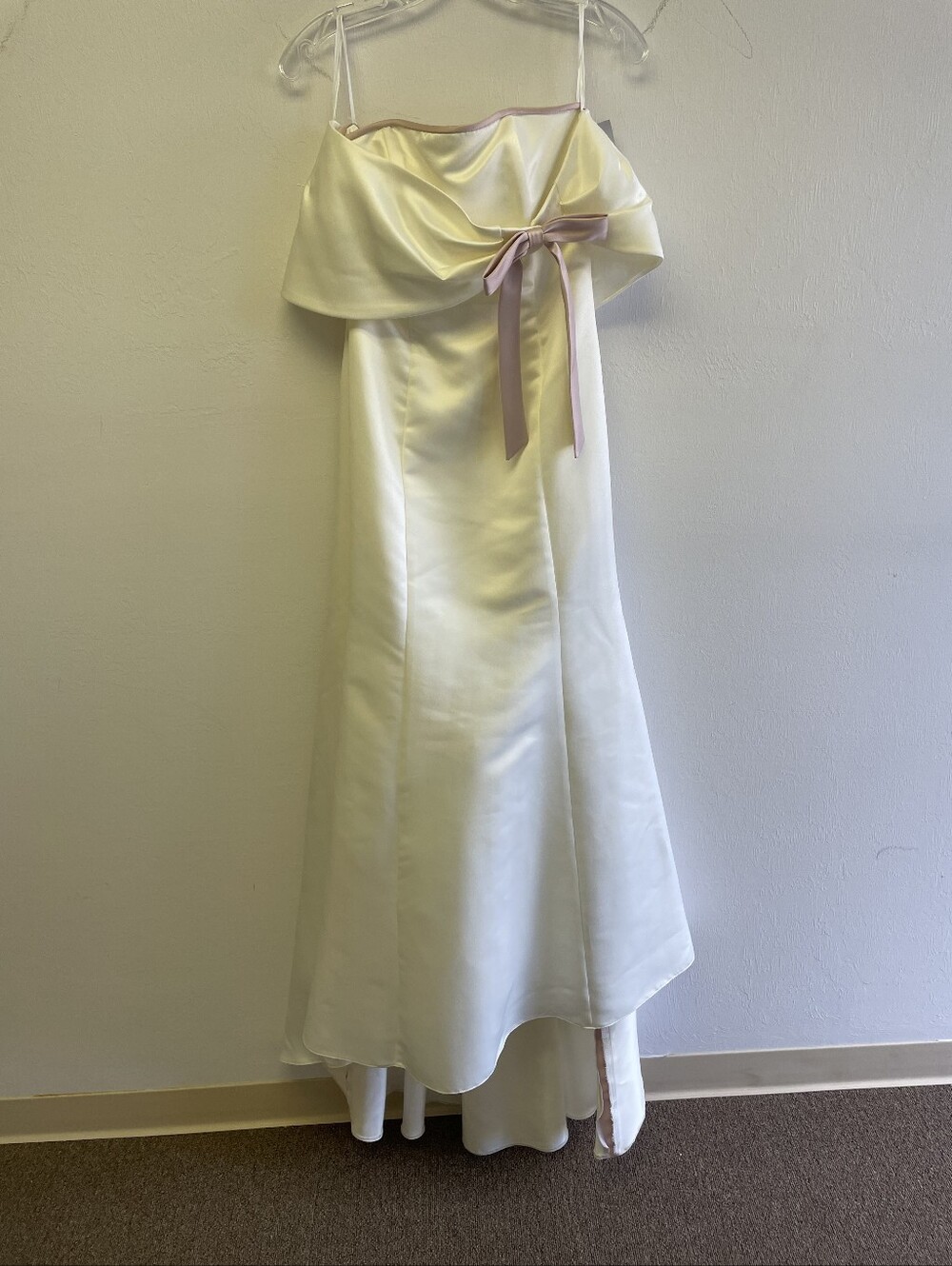 Ivory 2pc Satin Strapless Gown with Mauve Ribbon Detail SIZE 4